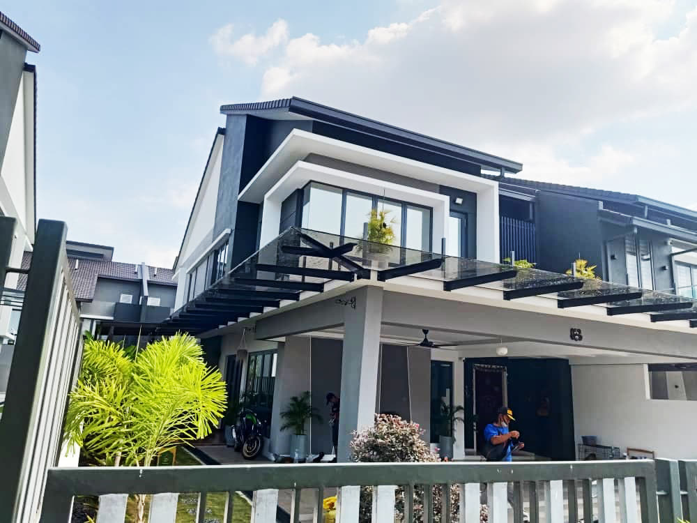 Rumah moden dengan bumbung kaca De Skylight